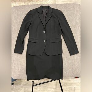 Ann Taylor black suit seasonless stretch, jacket (00P) and skirt (0P)